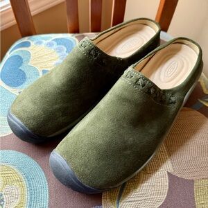 KEEN suede mules/clogs Size 10M - NEW!